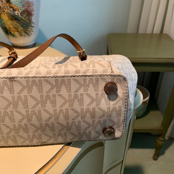 ⭐️MICHAEL KORS SIGNATURE JET SET TOTE BAG⭐️ - Picture 7 of 9